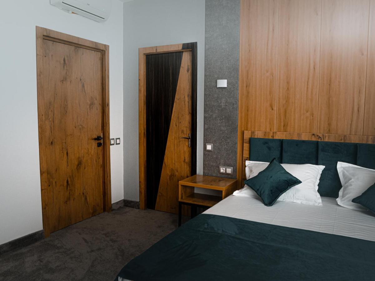 Demure Hotel Tashkent Ngoại thất bức ảnh