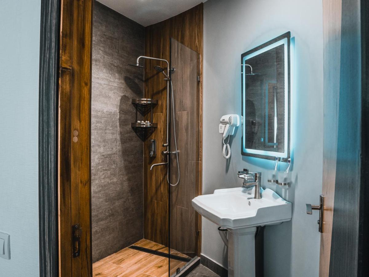 Demure Hotel Tashkent Ngoại thất bức ảnh