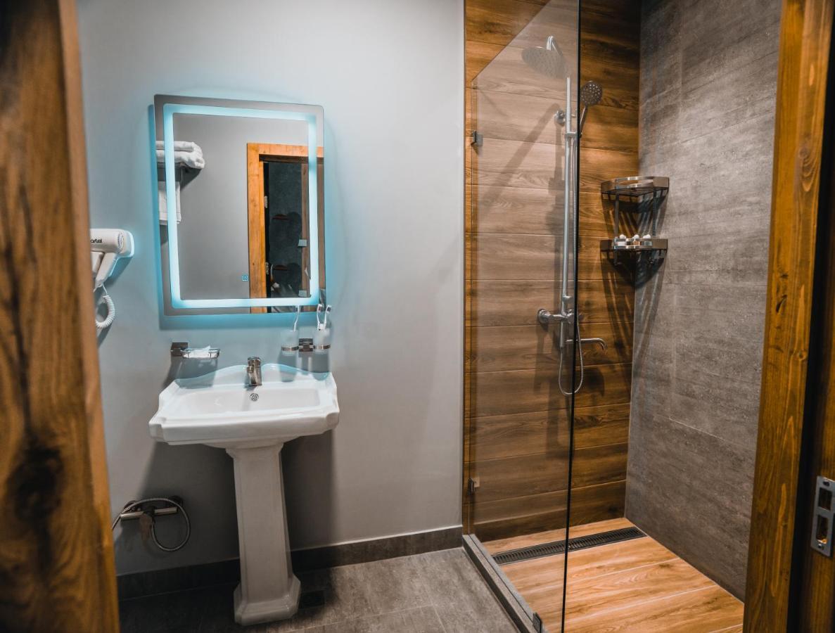 Demure Hotel Tashkent Ngoại thất bức ảnh